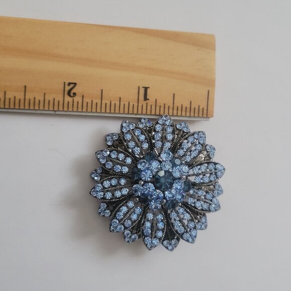 Vintage Blue Rhinestone Flower Brooch Pin Pendant Silver-Tone Metal Retro Style - Picture 5 of 5